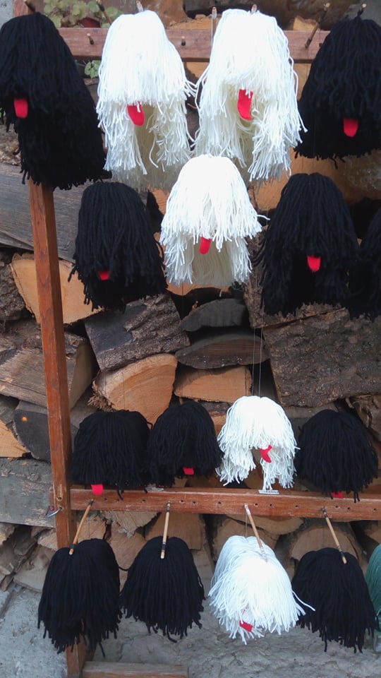 Fehér és Fekete "Puli-színekben"